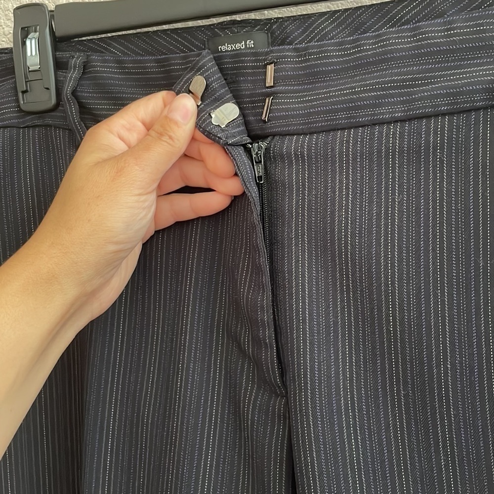 EUC WOMENS ATTENTION DRESS PANTS PLUS SIZE 18 black w/ navy blue pinstripes 1A - Picture 8 of 13